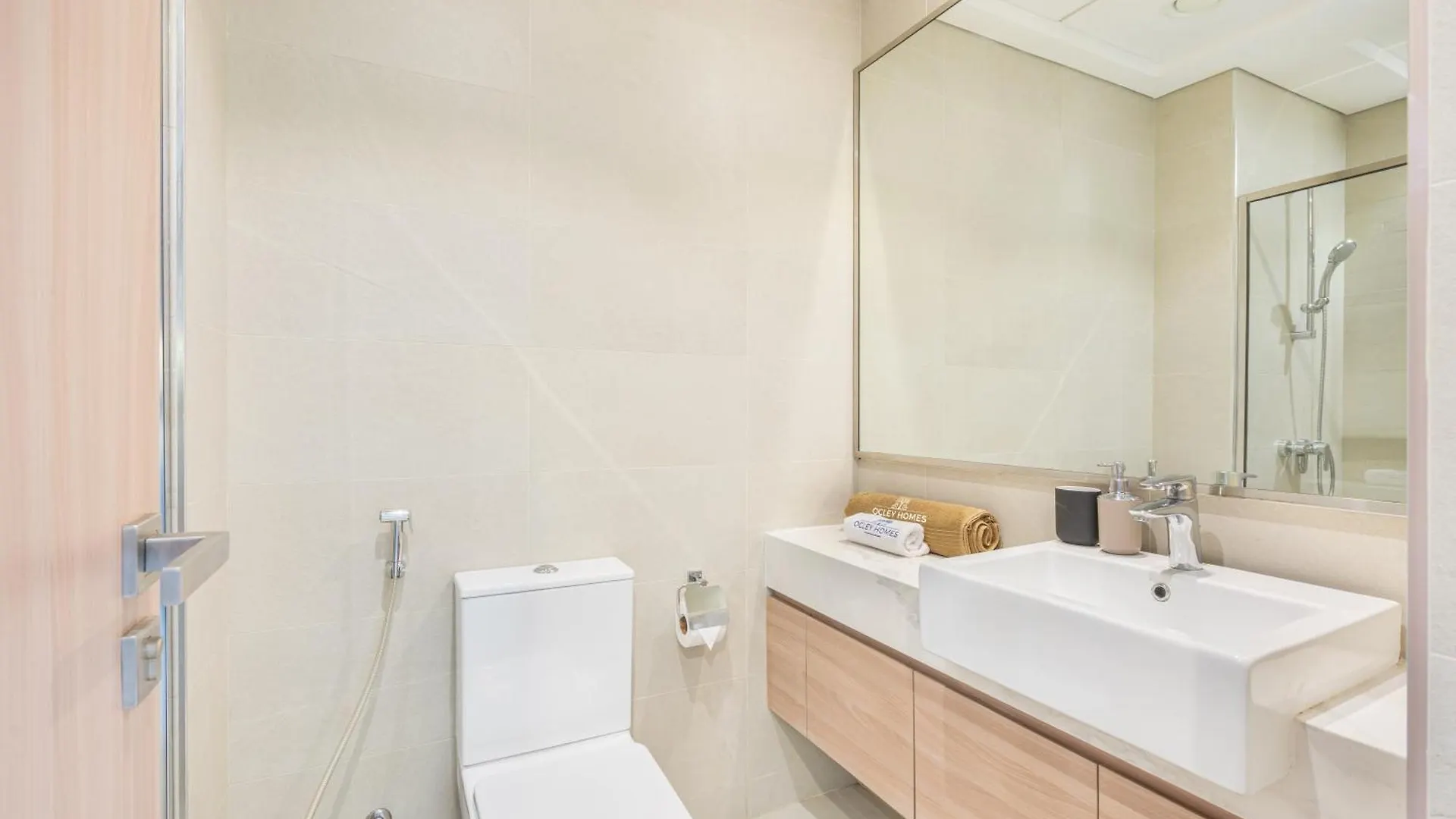 Modern Home Minutes Away From Downtown Dubai Apartment